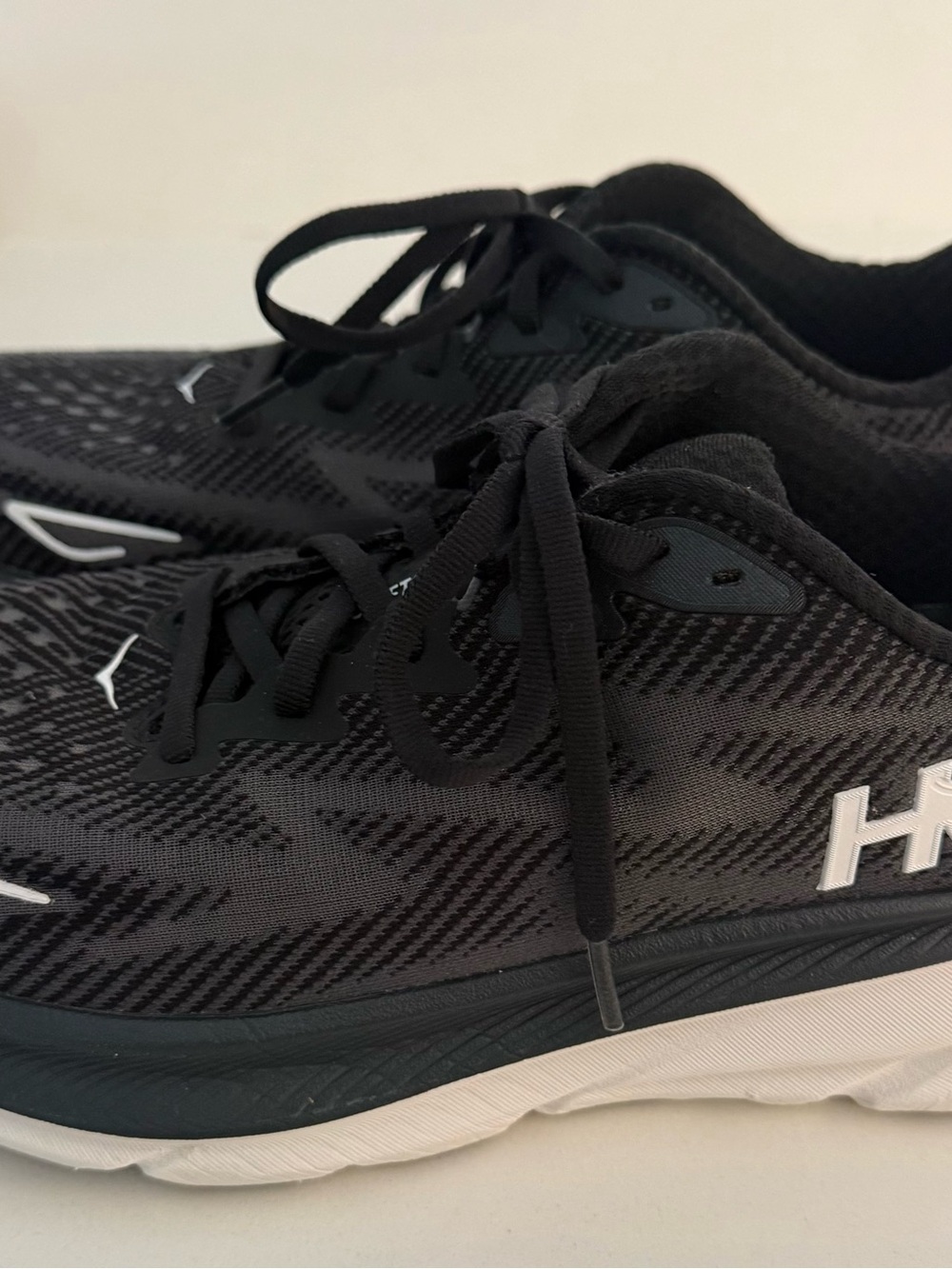 Hoka Clifton 9 Black and White Women's Athletic Running Shoes 9.5 - Picture 2 of 6